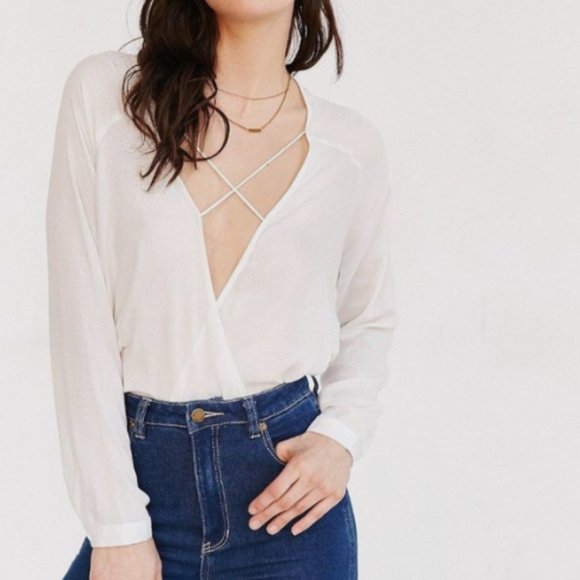 silence + noise Tops - UO silence + noise White Textured Surplice Cross Front Long Sleeve Top